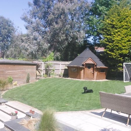 Beach House, With Bbq Lodge And Hot Tub! ボーンマス エクステリア 写真