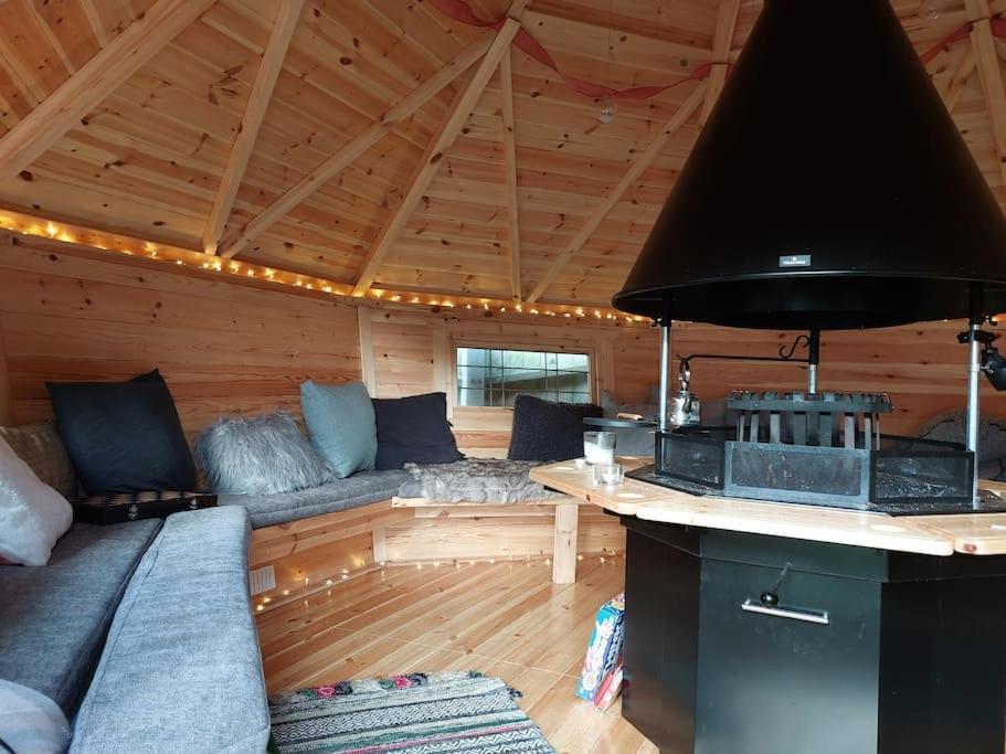 Beach House, With Bbq Lodge And Hot Tub! ボーンマス エクステリア 写真