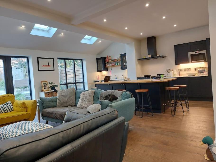 Beach House, With Bbq Lodge And Hot Tub! ボーンマス エクステリア 写真