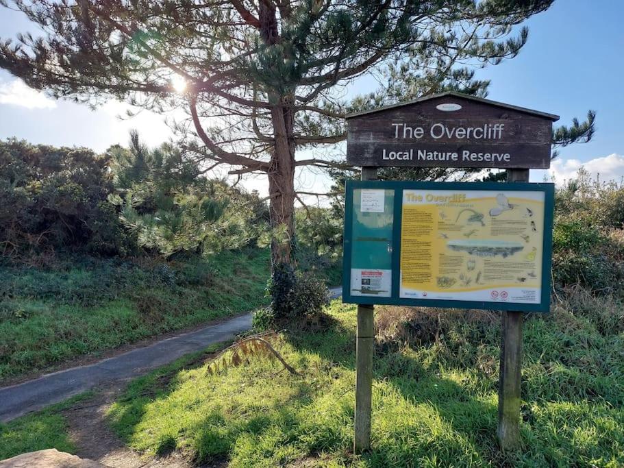 Beach House, With Bbq Lodge And Hot Tub! ボーンマス エクステリア 写真