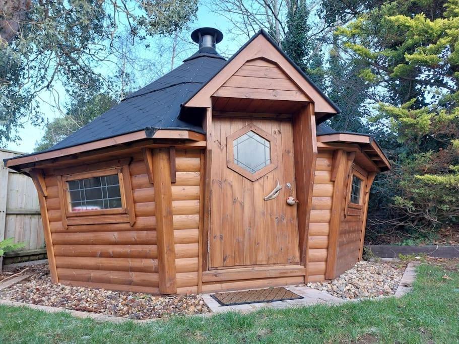 Beach House, With Bbq Lodge And Hot Tub! ボーンマス エクステリア 写真