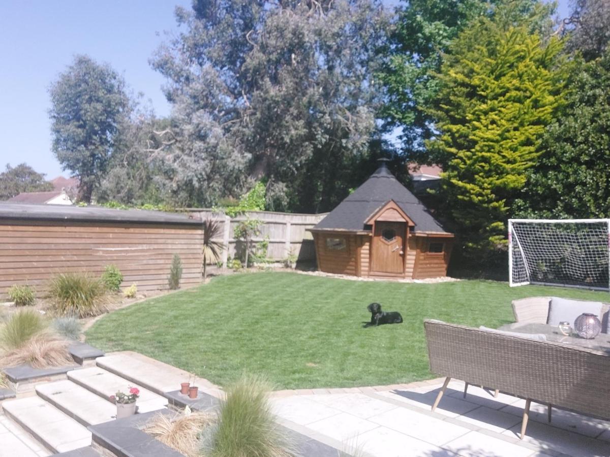 Beach House, With Bbq Lodge And Hot Tub! ボーンマス エクステリア 写真